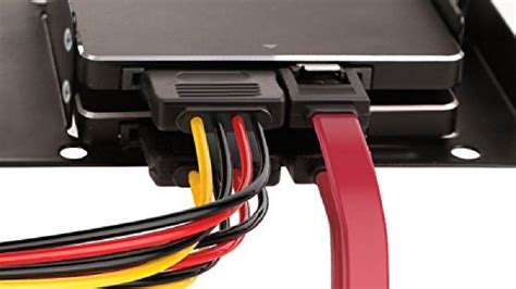 Conexión de un SSD SATA a la placa base y fuente de alimentación