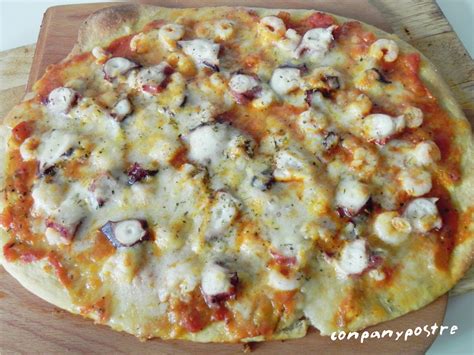 Pizza de pulpo con alioli y pimentón
