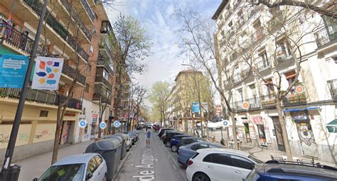 Calle Argumosa llena de terrazas y gente