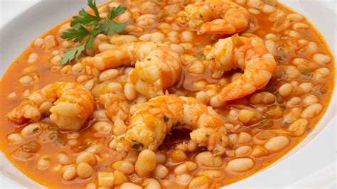 Ingredientes para guiso de alubias con langostinos
