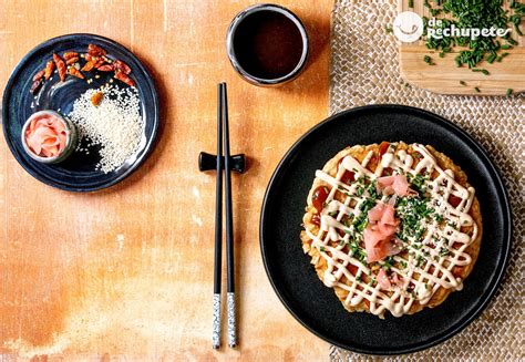 Ingredientes frescos para okonomiyaki: repollo, cebolleta, harina, huevo