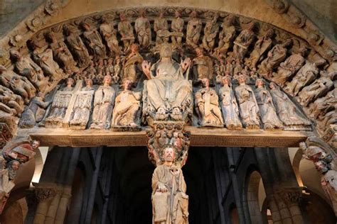 Escultura de empanada en el Pórtico de la Gloria de la Catedral de Santiago de Compostela