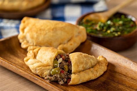Empanadas argentinas con y sin pasas