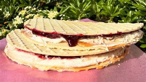 Variedad de postres con obleas