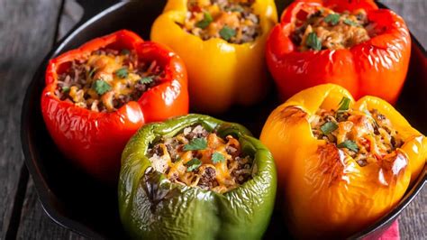 Horno precalentado con pimientos dentro