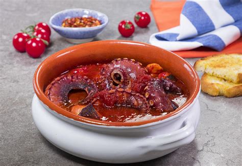 Marmitako de pulpo en cazuela de barro
