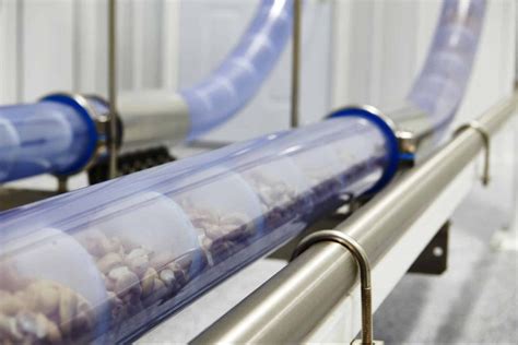 Transportador tubular de cereales en una fábrica