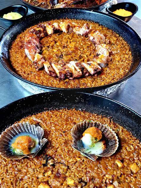 Degustación de arroces y fideuà en un restaurante mediterráneo