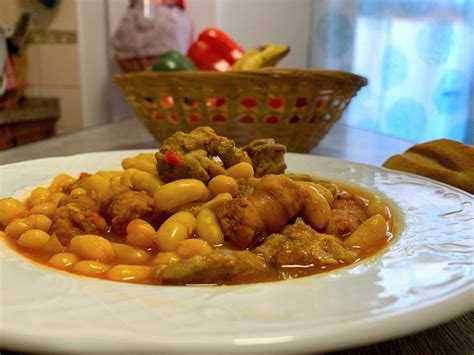 Preparación de alubias en salsa con carne