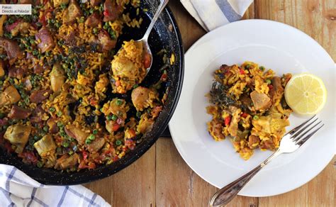 Arroz campero en paella con ramitas de tomillo