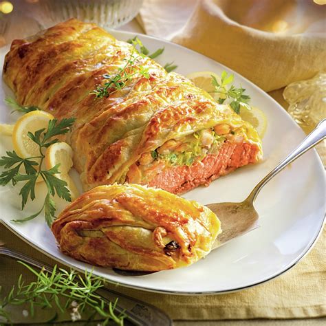 Salmón relleno en hojaldre recién horneado