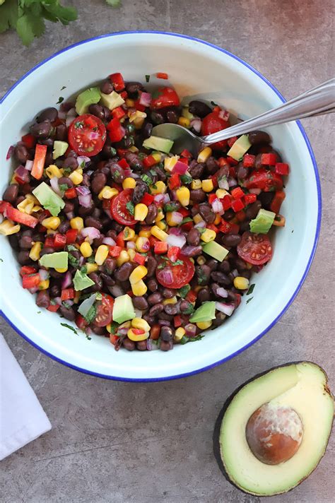 Diferentes platos con porotos negros