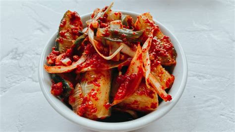Variedad de kimchi: de col, rábano y pepino