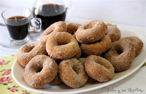 Rosquillas fritas sin gluten con azúcar y canela
