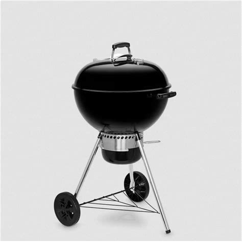George Stephen con la primera barbacoa Weber Kettle