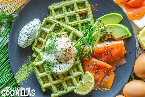 Gofres de espelta salados con vegetales y tofu
