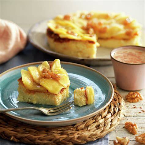 Tarta de lúcuma con base de galleta y nueces caramelizadas