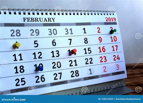 calendario con fechas marcadas del 1 al 5