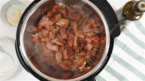 Olla a presión con carne y verduras