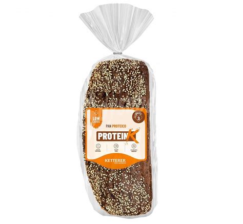 Variedad de panes proteicos en un supermercado