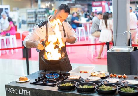 Ambiente festivo en los concursos gastronómicos de Torrelavega
