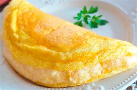 Huevo batiéndose para hacer tortilla
