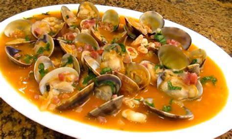 Plato de almejas a la marinera