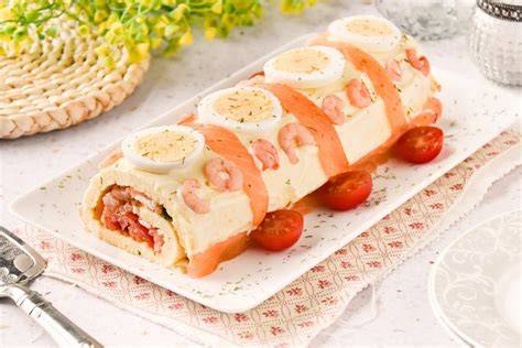 Brazo de gitano salado decorado con salmón y gambas