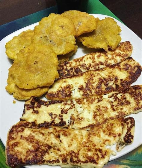 Tostones crujientes con queso a la plancha