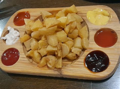 Tabla comparativa de tamaños de bandejas para patatas fritas