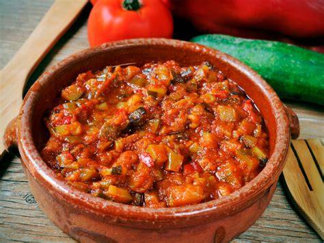 Pisto casero en un plato