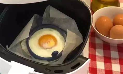 Huevo frito en freidora de aire
