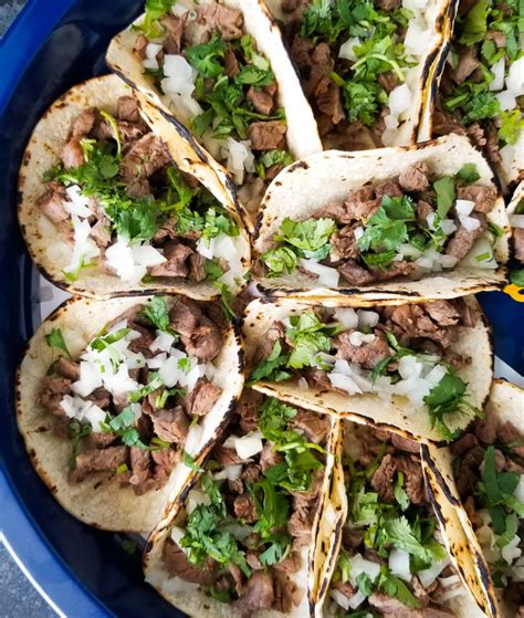 Ingredientes frescos para tacos de carne asada