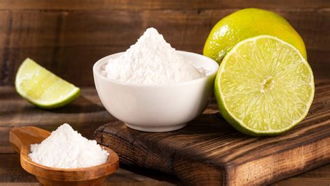 Ingredientes para limpieza casera de plancha: limón, sal, bicarbonato