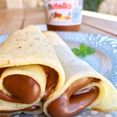 Panqueques veganos rellenos de nutella y frutas
