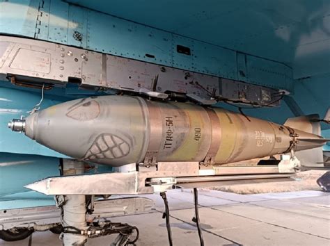Esquema de una bomba FAB-500 con kit JDAM