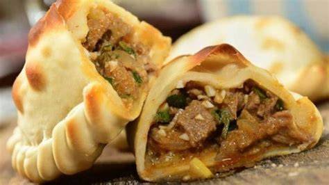 Empanadas de osobuco recién horneadas