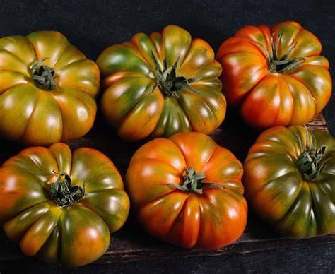 Infografía comparando el sabor y textura del tomate Raf con otras variedades