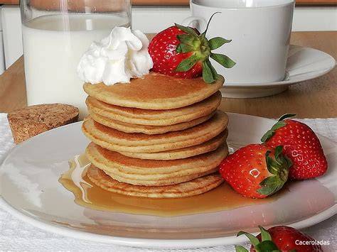 Tortitas con nata líquida y miel