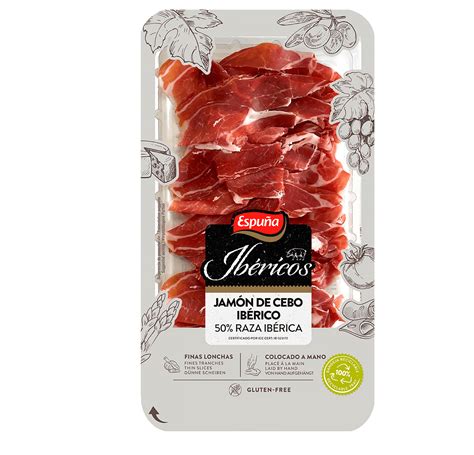 Pinzas de jamón ibérico sirviendo lonchas finas