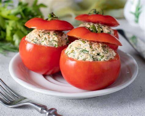 Tomates rellenos de jamón y queso