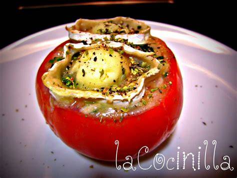 Tomates rellenos con queso de cabra, jamón ibérico y huevos de codorniz