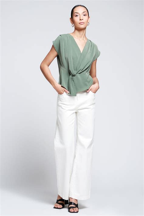 Blusa de crepé con detalle de nudo