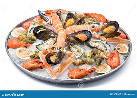 Variedad de mariscos frescos en un tazón