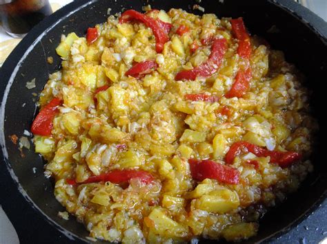Ingredientes para bacalao desmigado con pimiento morron
