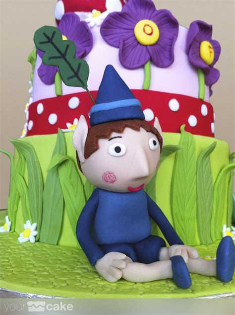 Tarta decorada con oblea de Ben y Holly y nombre del niño