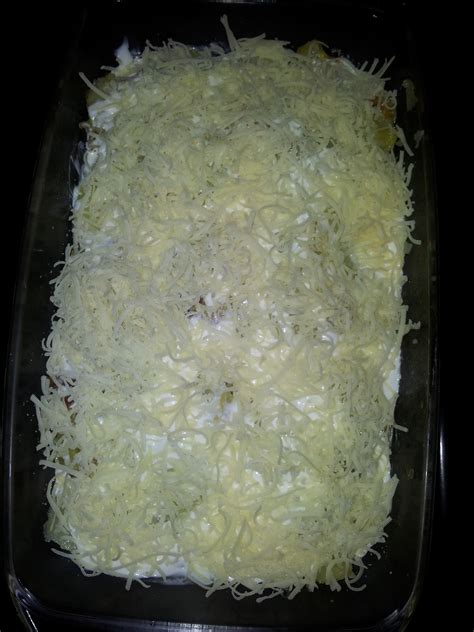 Gratín de carne picada dorado y listo