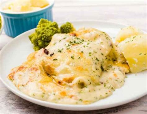 Plato de bacalao al horno con mayonesa