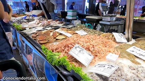 Mercado de Rialto con mariscos frescos