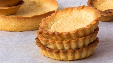 Masa para tartaletas horneándose